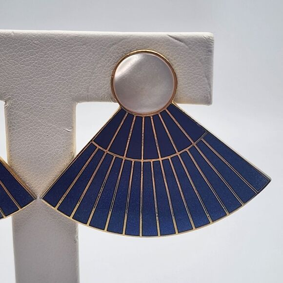 Vintage Isle of Skye Gold Tone, Blue, & MOP Clip-On Earrings - Picture 3 of 7